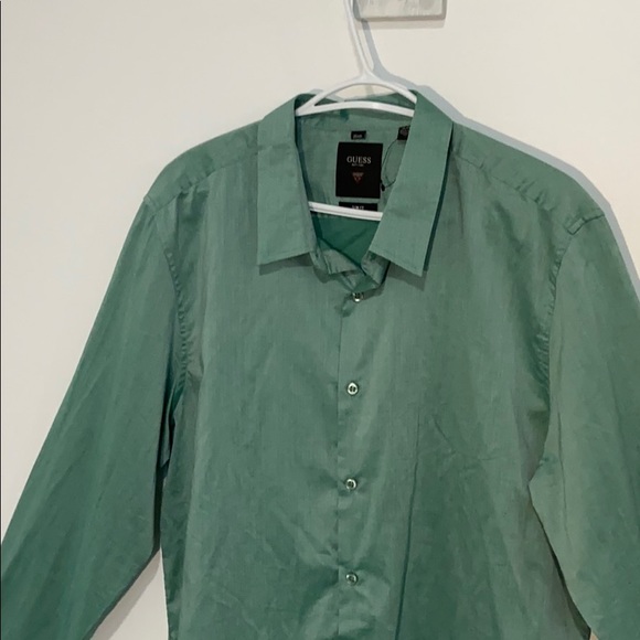 *SALE* Men’s GUESS dress shirt size XL BNWT - Picture 2 of 4